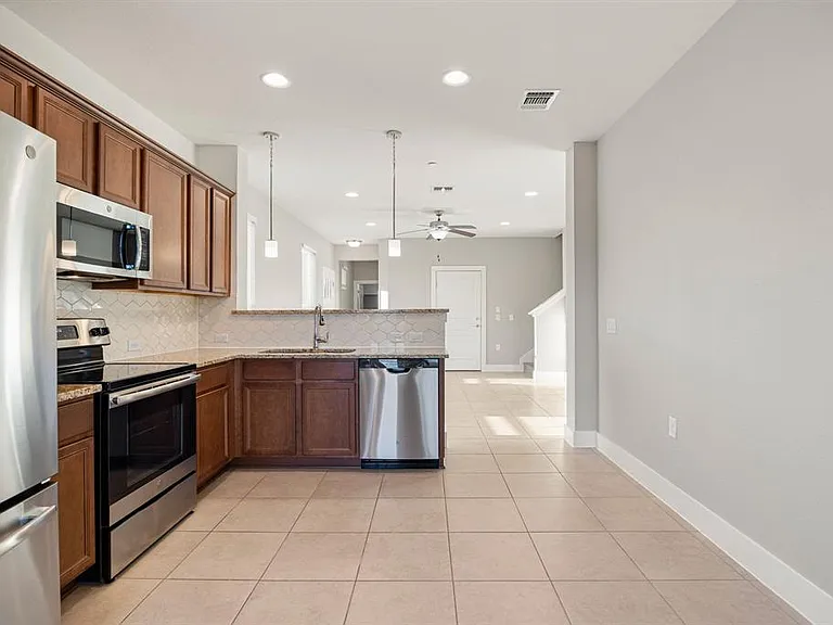 1501 Roseburg Dr — Photo 12