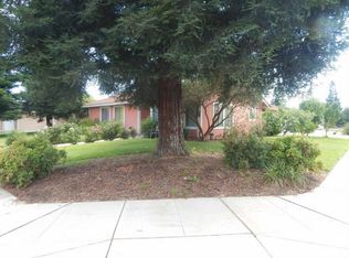 1034 Carey Ave, Clovis, CA 93611