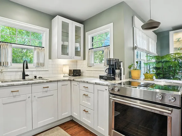 Spacious cooking area