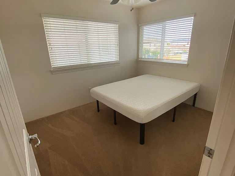 2nd bedroom with queen bed