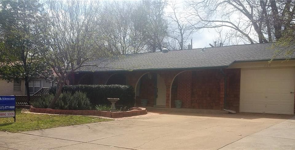 1st image of 909 N Ector Dr