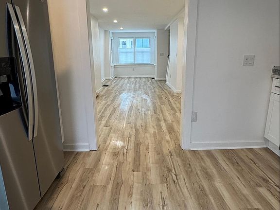 4th image of 17 School St