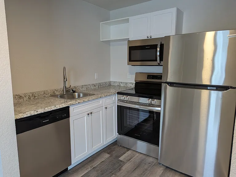 640 E Idaho St #203 — Photo 8