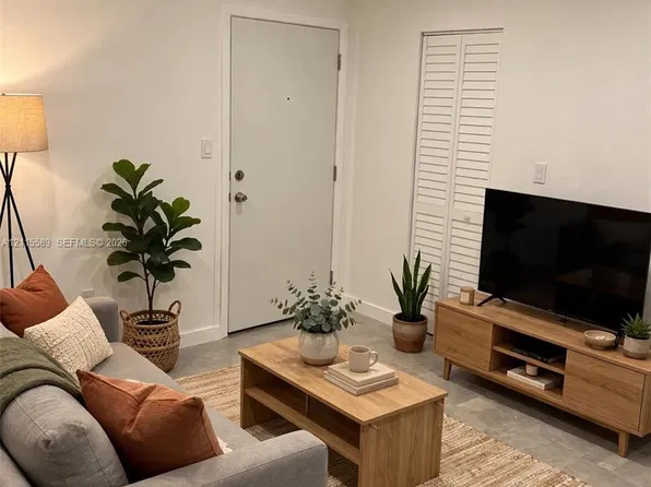 8305 SW 72nd Ave APT 109A, Miami, FL 33143