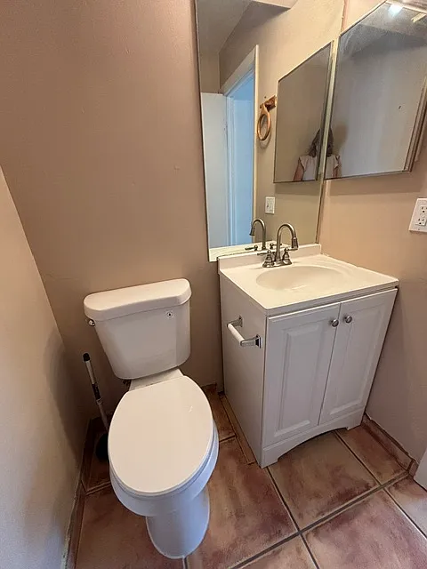 1/2 bath downstairs w/ extra closet