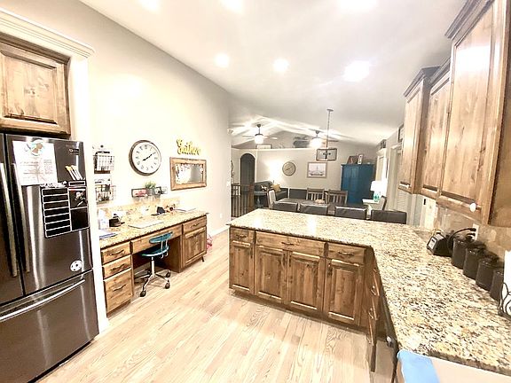 4th image of 1330 N Richland Dr