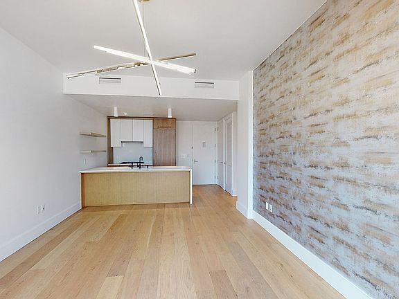 4th image of 2218 Jackson Ave #520
