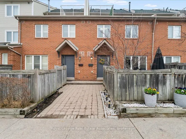 1241 Parkwest Pl #5, Mississauga, ON L5E 3J3