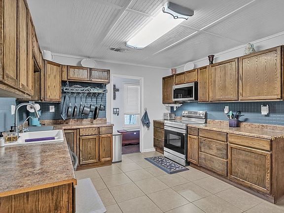 5th image of 1108 Derrick Rd