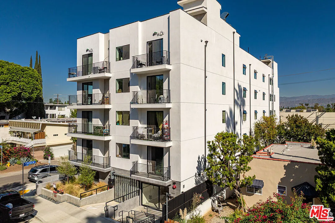 2 bed, 2.0 bath, 1300 sqft, $3,800 — Photo 4