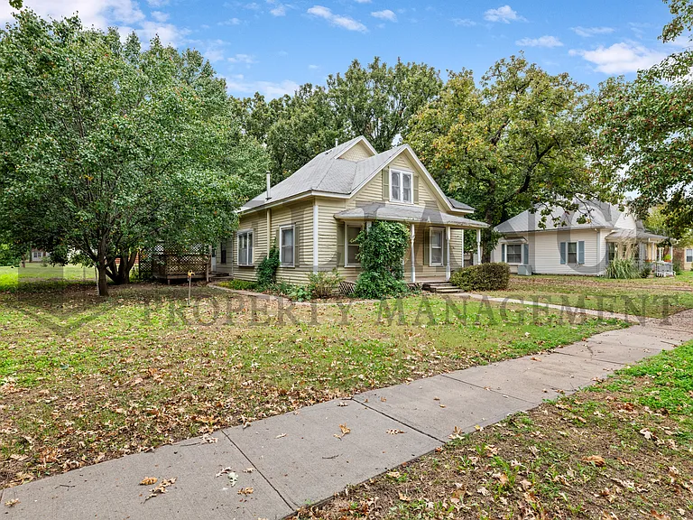 109 N Emporia St — Photo 2