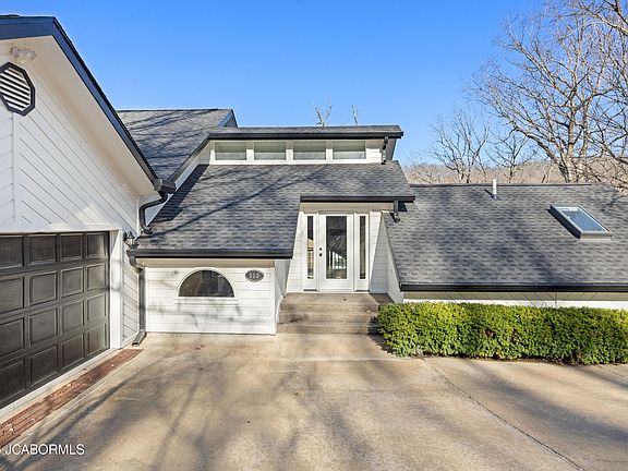4th image of 310 Palisades Dr