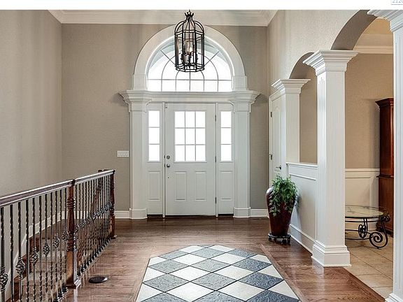 4th image of 4244 NE Tremont Ct