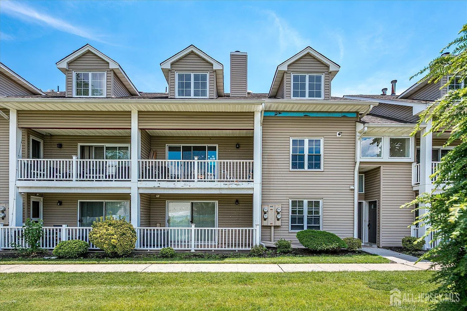 1 bed, 1.0 bath, $2,100 — Photo 1