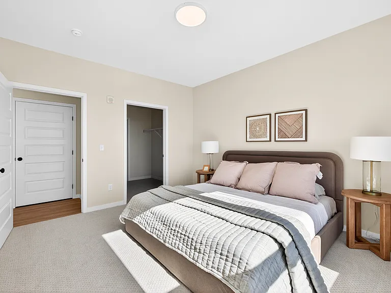 Grand 52 Apartments — Photo 9