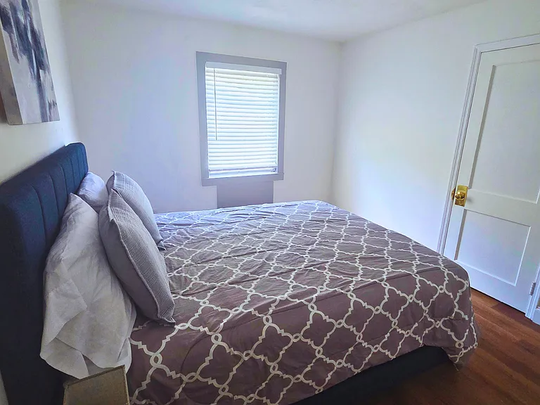 Comfortable queen bed with premium linens, soft pillows, and stylish nightstands.