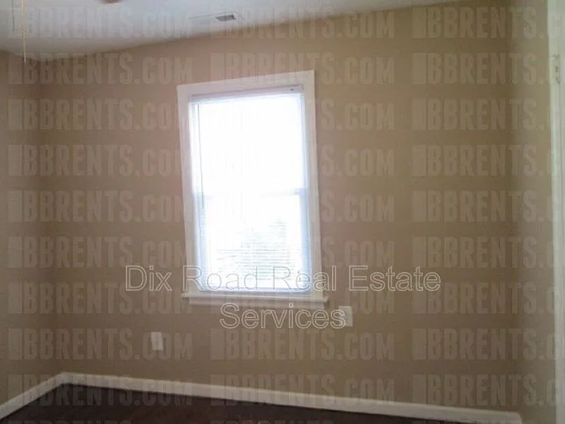2 bed, 1.0 bath, 848 sqft, $1,300 — Photo 4