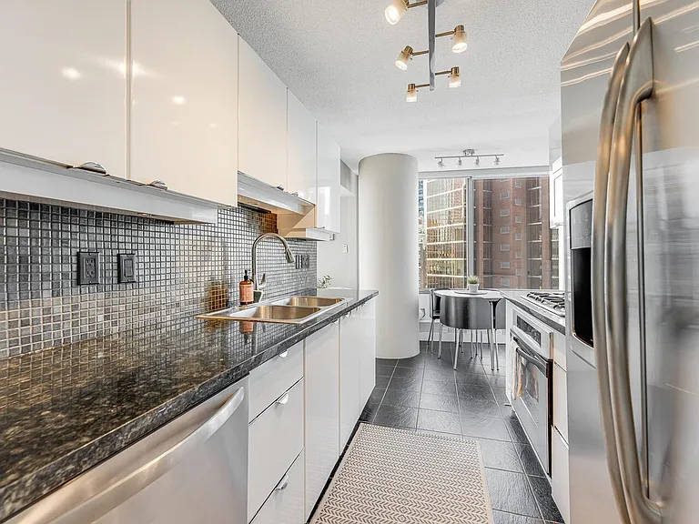 837 Hastings St W #1605 — Photo 18
