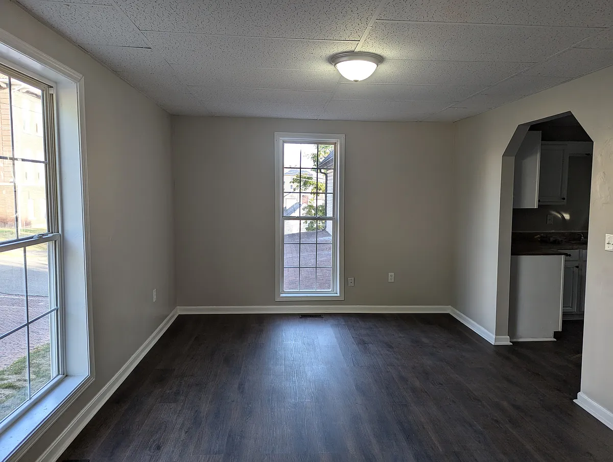 Building Photo - 200 W Water St #B