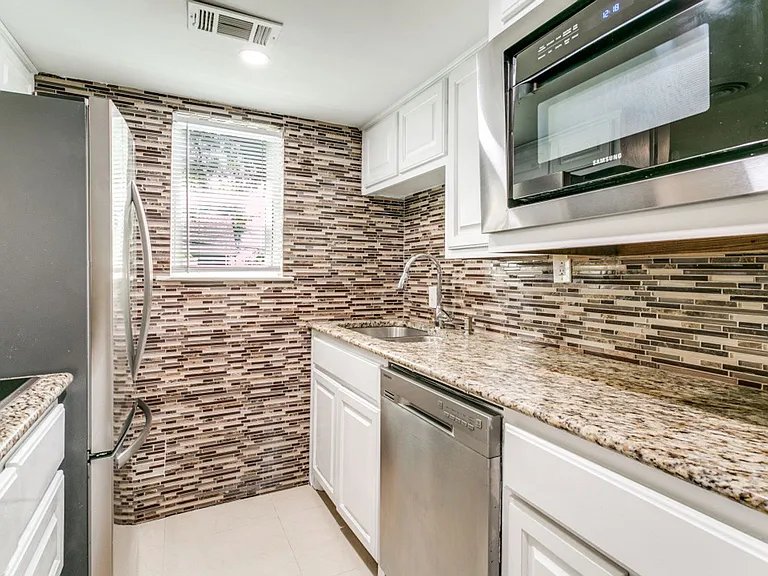 4023 N Hall St #206 — Photo 5