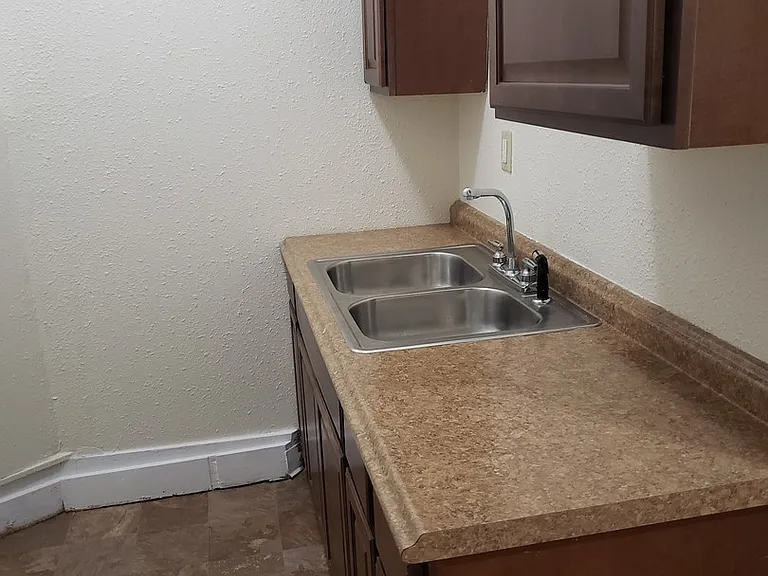 310 S 11th Street — Photo 3