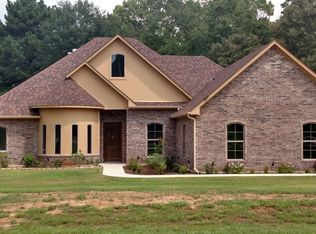 623 Old Farm Rd, Deatsville, AL 36022