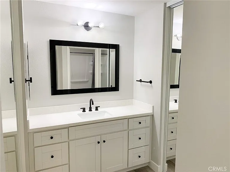 55 Streamwood — Photo 9