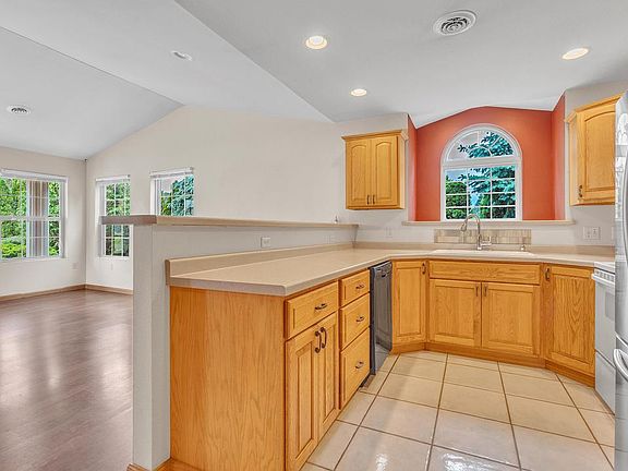 3rd image of 2440 Carmen AVENUE #1