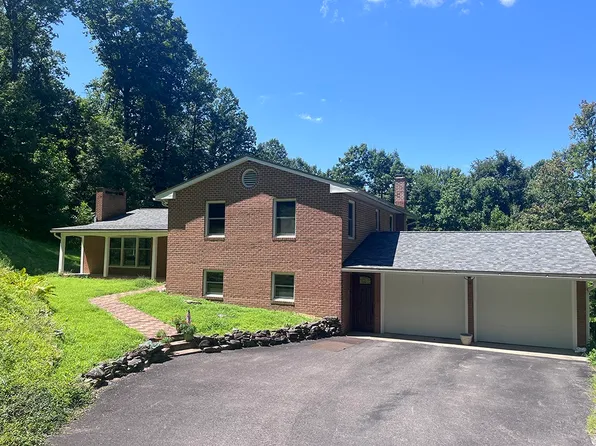 56 Gary Ln, Indiana, PA 15701