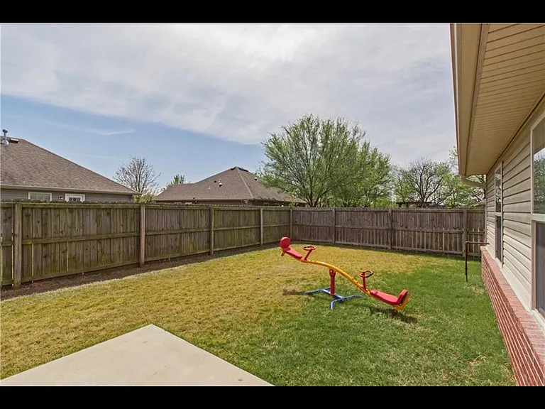 3101 Wentworth Ave — Photo 5