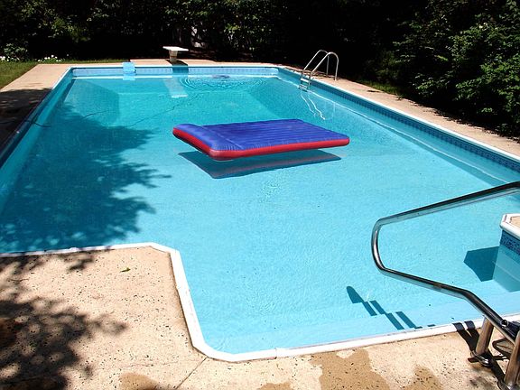 Always some shade in pool