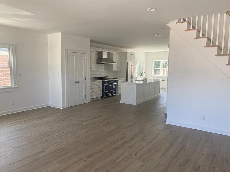 111 Lynbrook Ave — Photo 6