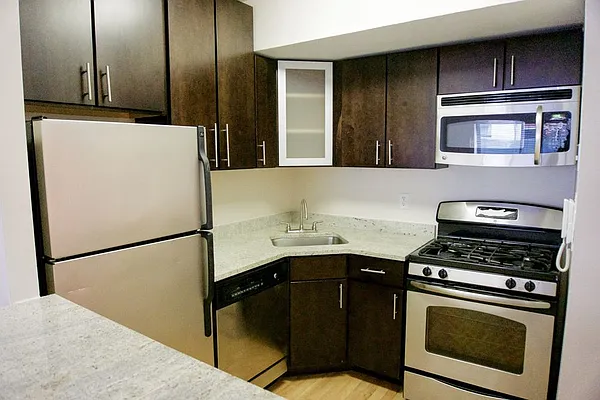 Rented by Greystar | media 3