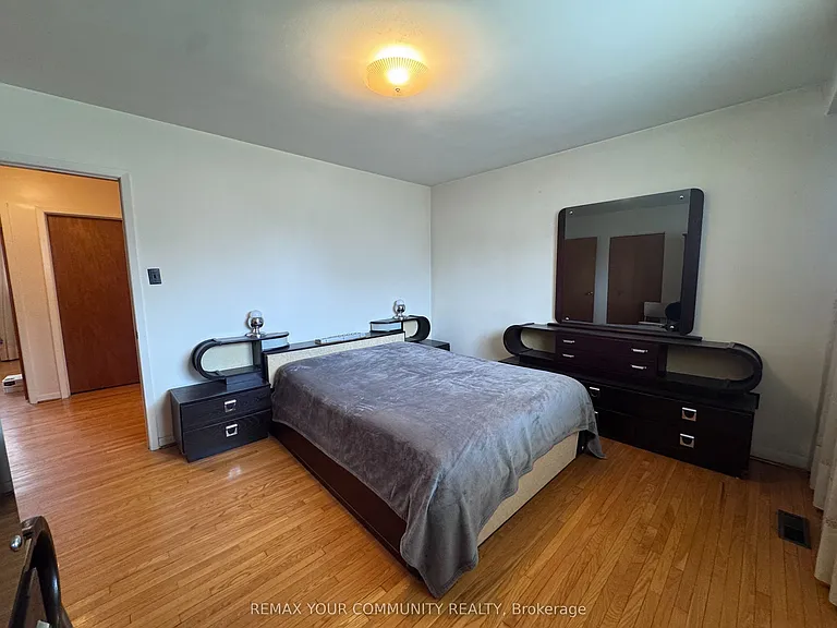 300 Driftwood Ave #UPPER — Photo 17