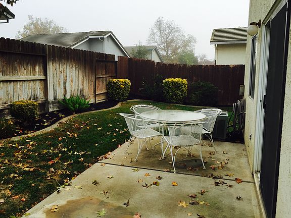 3rd image of 985 Vintage Oak Ave