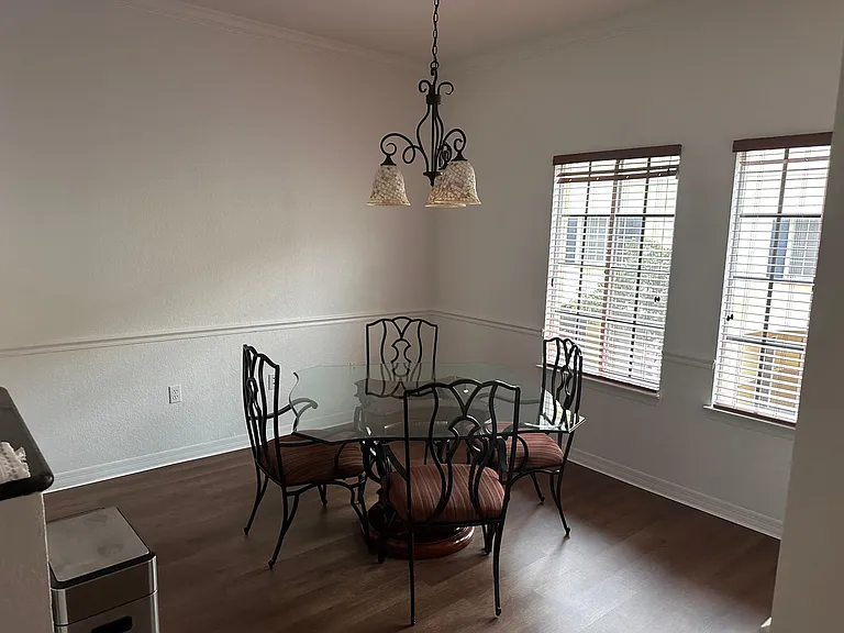 117 S Sherrill St — Photo 2