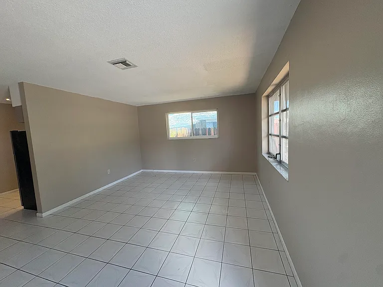 6111 SW 31st St #E — Photo 12