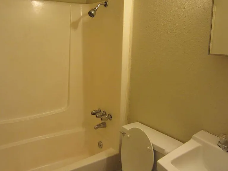 100 Lankford Cir #C4 — Photo 4