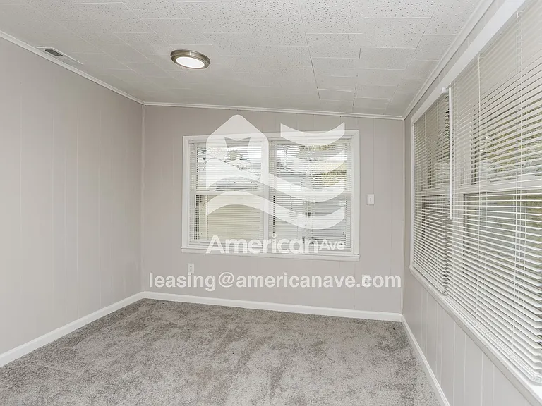 925956_010_wm_-_main_bedroom_13214428.jpg