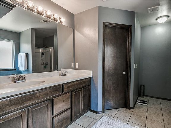 5th image of 3105 Queenston Ave