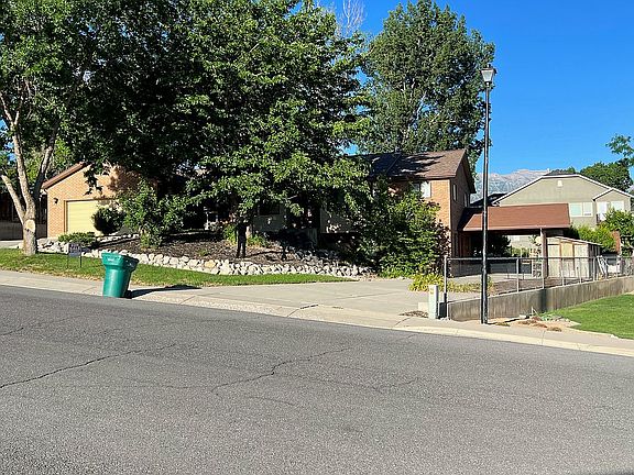 Apartment driveway 