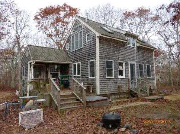 15 Checama Path, Oak Bluffs, MA 02557