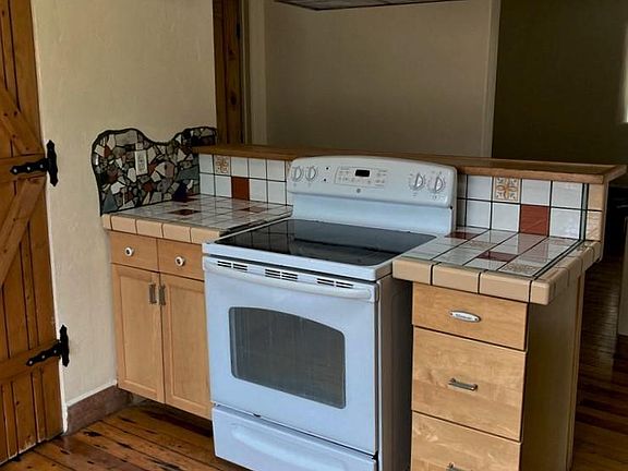 5th image of 212 E Madrid Ave