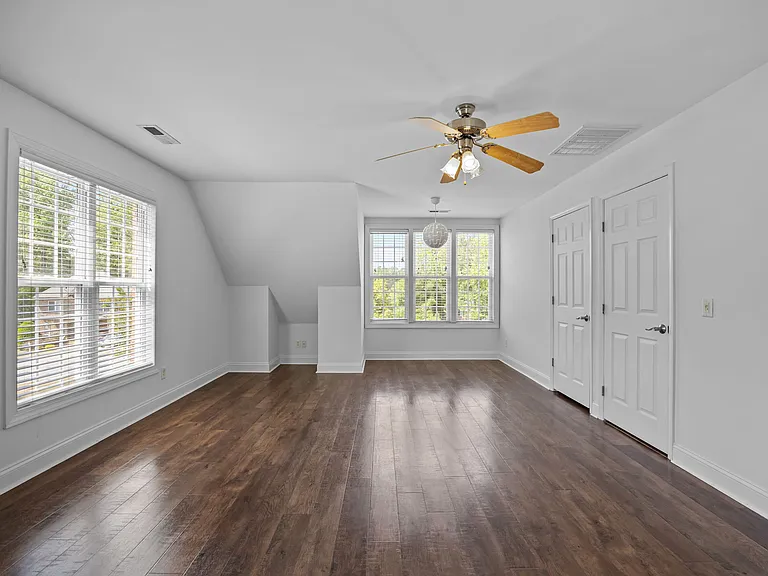 1325 Old Regent Dr — Photo 38