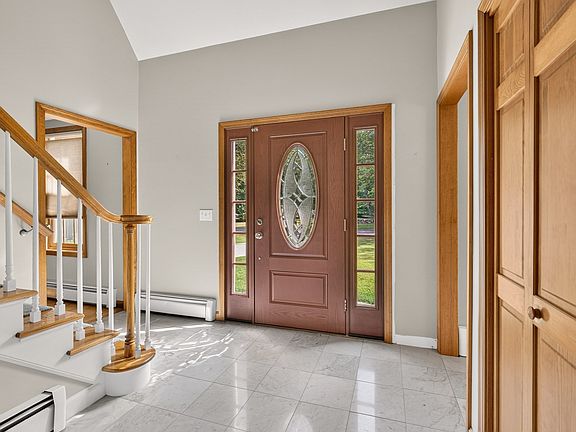 5th image of 32 Slades Farm Ln