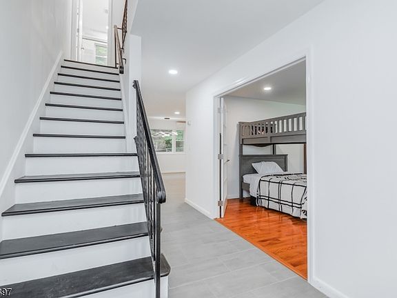 3rd image of 22 Karen Rd