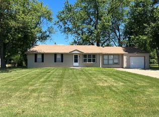 1027 Farmview Dr, Saint Louis, MO 63138