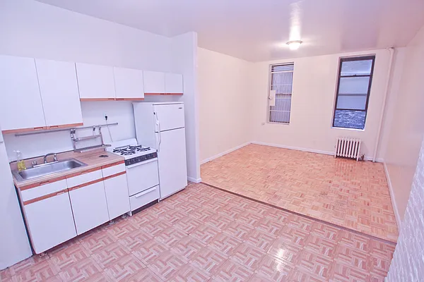 Rented by Jonis Realty | media 3