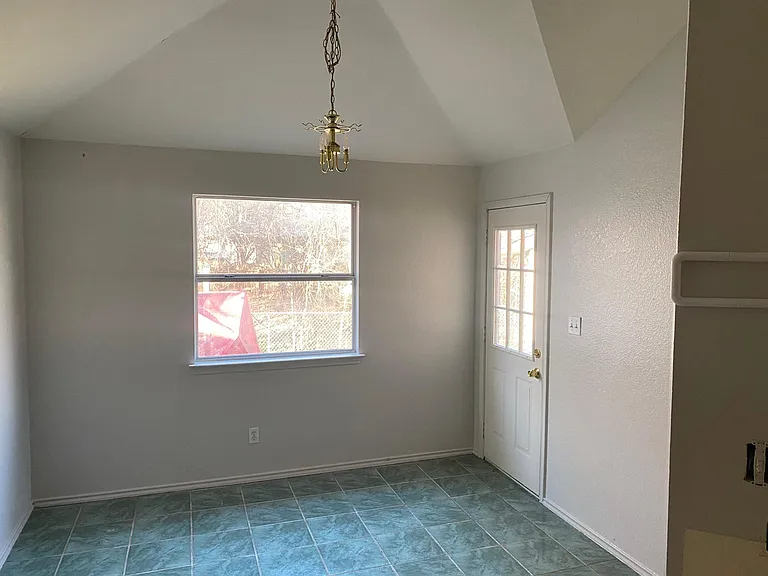 2500 Ashley Way — Photo 3