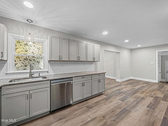 3rd image of 4051 Allen Street